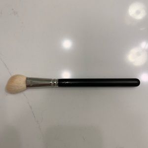 MAC blush brush #168